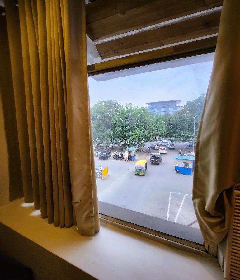 Hotel Royal Brooks Chandigarh Exterior photo
